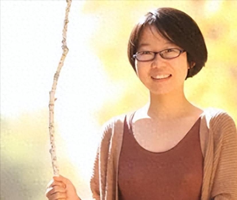 开云中国-45岁的李娟近况曝光，住15W的房子，不生孩子也不上班，选择隐居