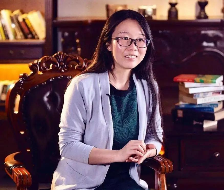 开云中国-45岁的李娟近况曝光，住15W的房子，不生孩子也不上班，选择隐居