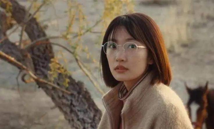 开云中国-45岁的李娟近况曝光，住15W的房子，不生孩子也不上班，选择隐居